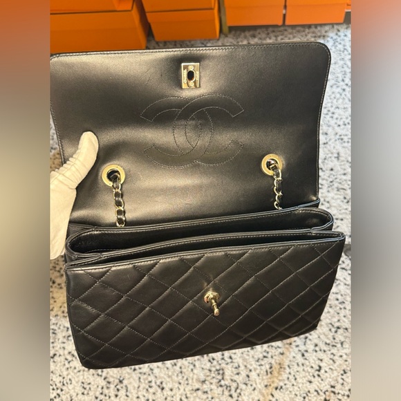 CHANEL Medium Trendy CC in Black Lambskin - Picture 9 of 12